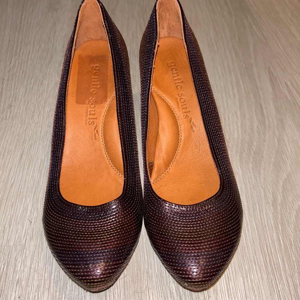 Gentle Souls Rupert Fine Leather Round Toe Slip On Pump Heels Size 7 - Picture 1 of 5